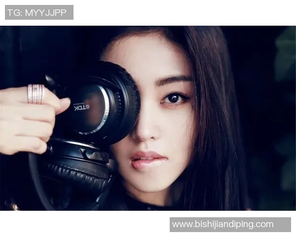 足球明星女友魅力写真展现时尚风采与甜蜜爱情瞬间 足球明星女友魅力写真展现时尚风采与甜蜜爱情瞬间